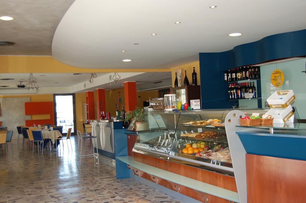 Hotel Flaminio Tavernelle Serrungarina Extérieur photo
